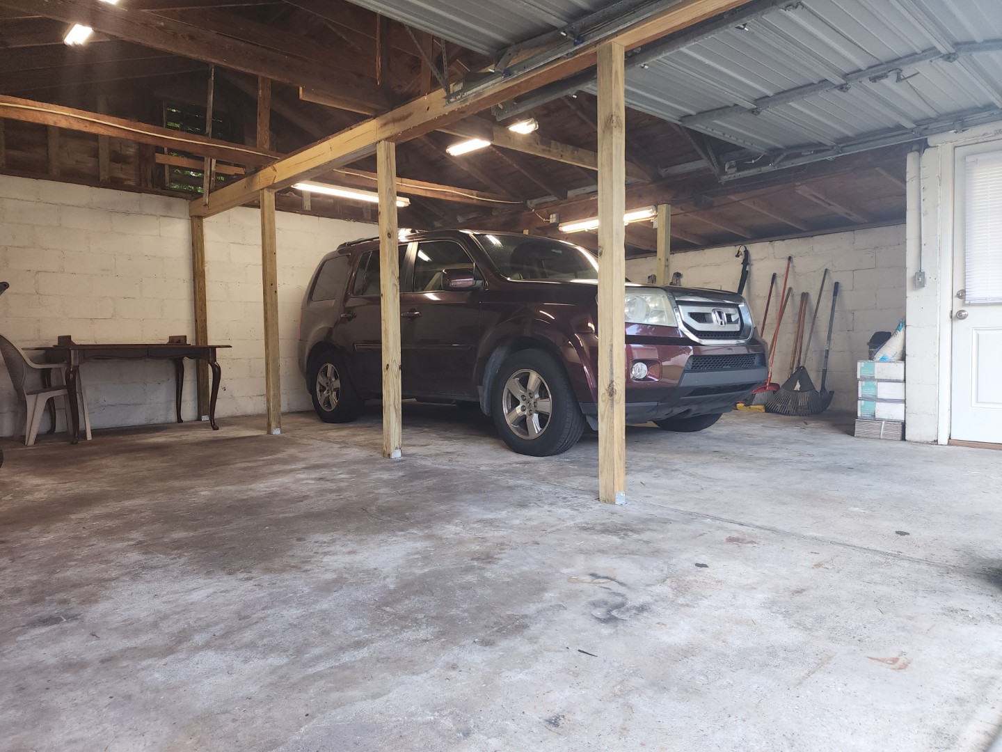 300-detached garage inside 2